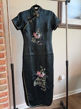 Classic Black Embroidered Silk Cheongsam Dress